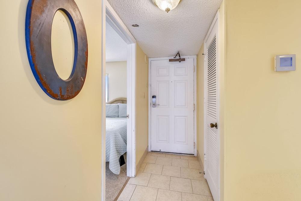 Commodore Resort by Book That Condo