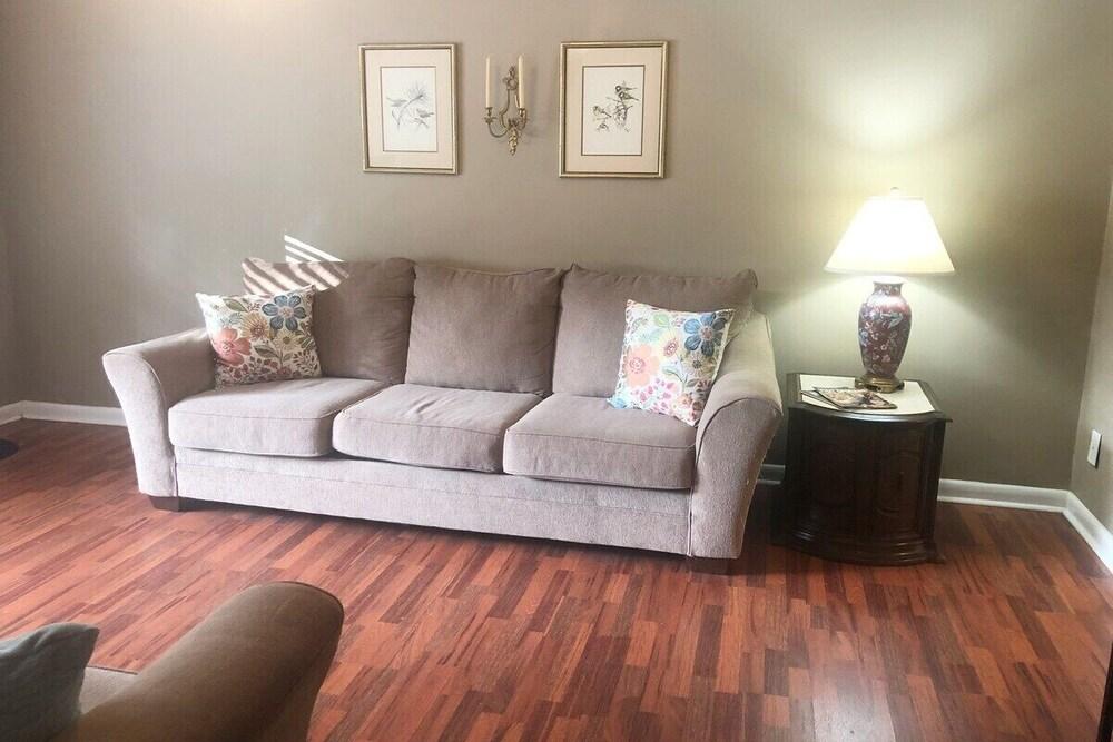 Comfortable 2 Bedroom Close to Waycross Downtown