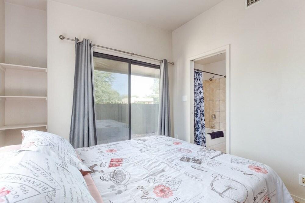 Spacious, Modern, Exquisite 4-bed Home in Tucson