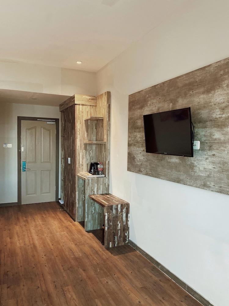 Paradise by CaLia Tarakan