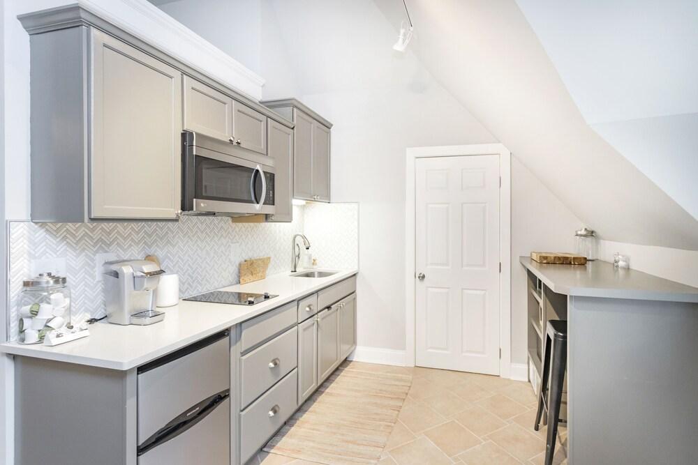 Walk to Five Points + 10 Minutes from Downtown!