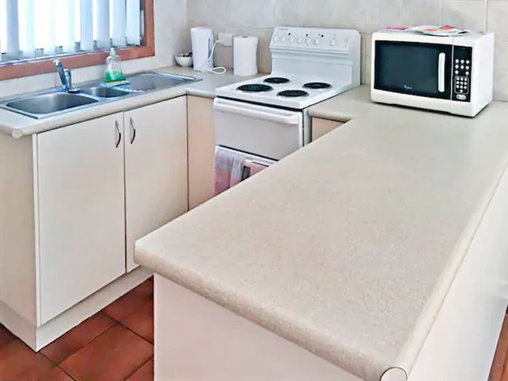 Sun, Beach, Shops, Wifi, Netflix