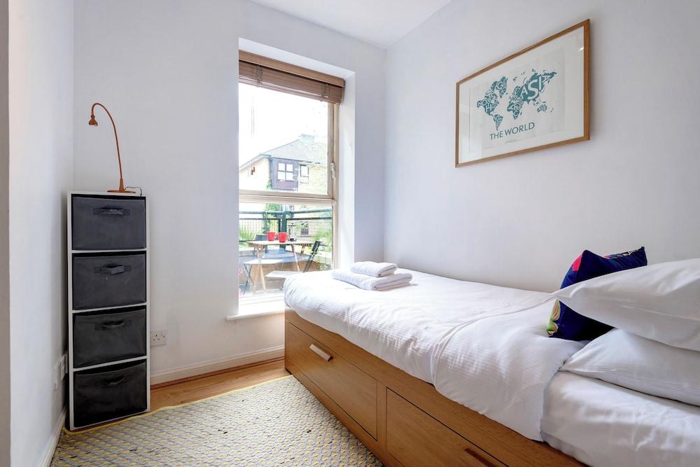 Panoramic Docklands Home