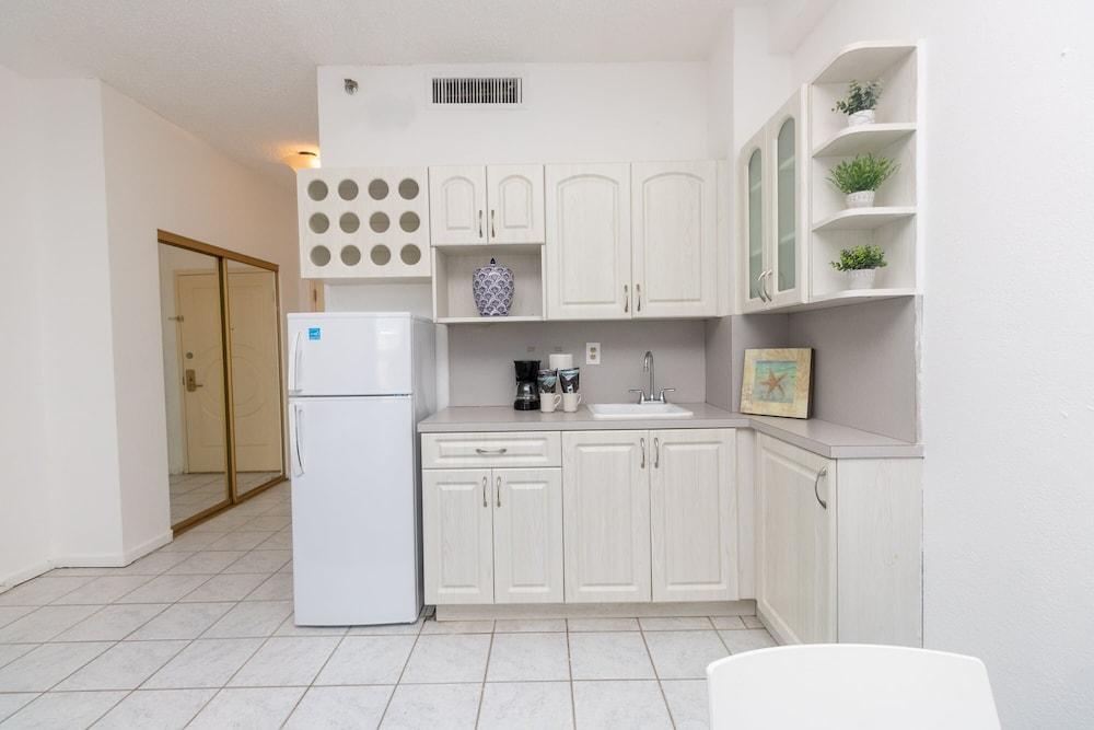 306 Studio Hollywood Beach