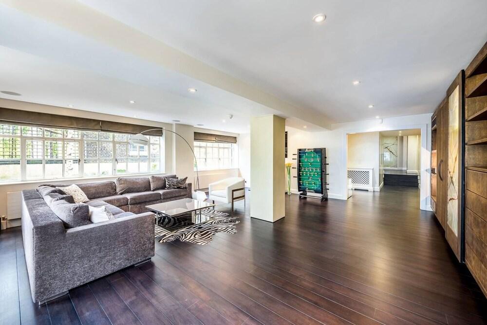 Hans Place Apartments