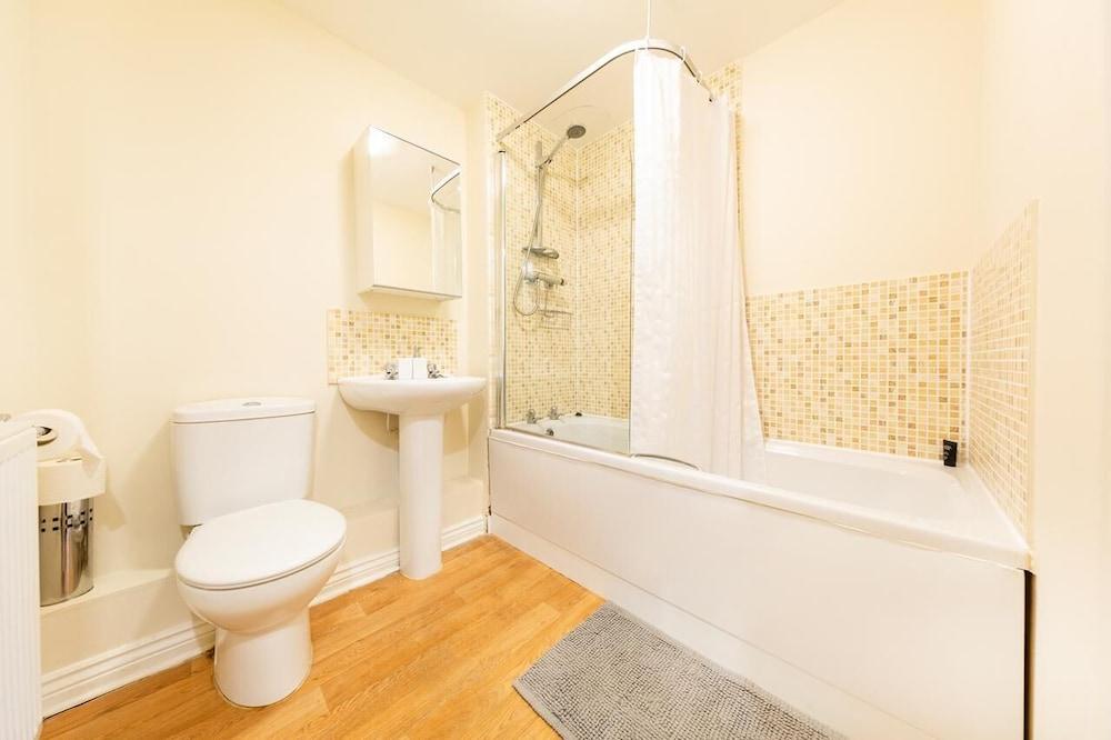 Bristol Luxury Apartment with Parking