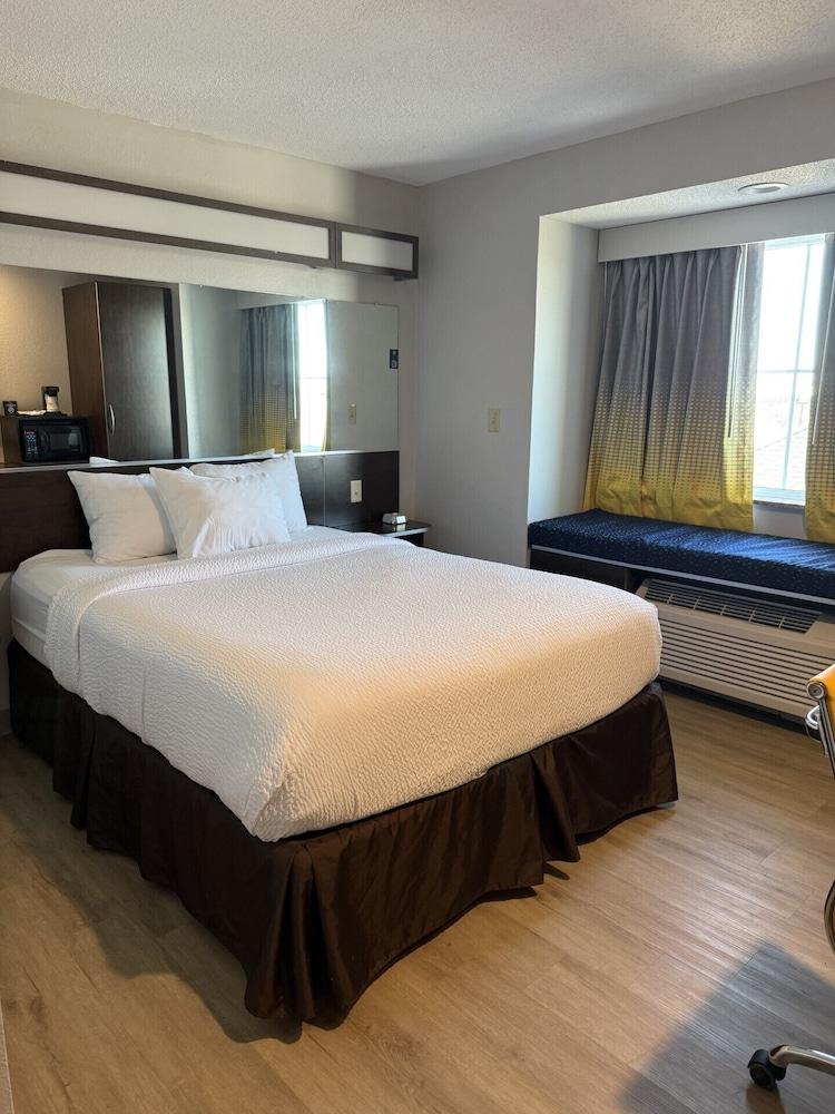 Microtel Inn & Suites by Wyndham Wheeling at Highlands