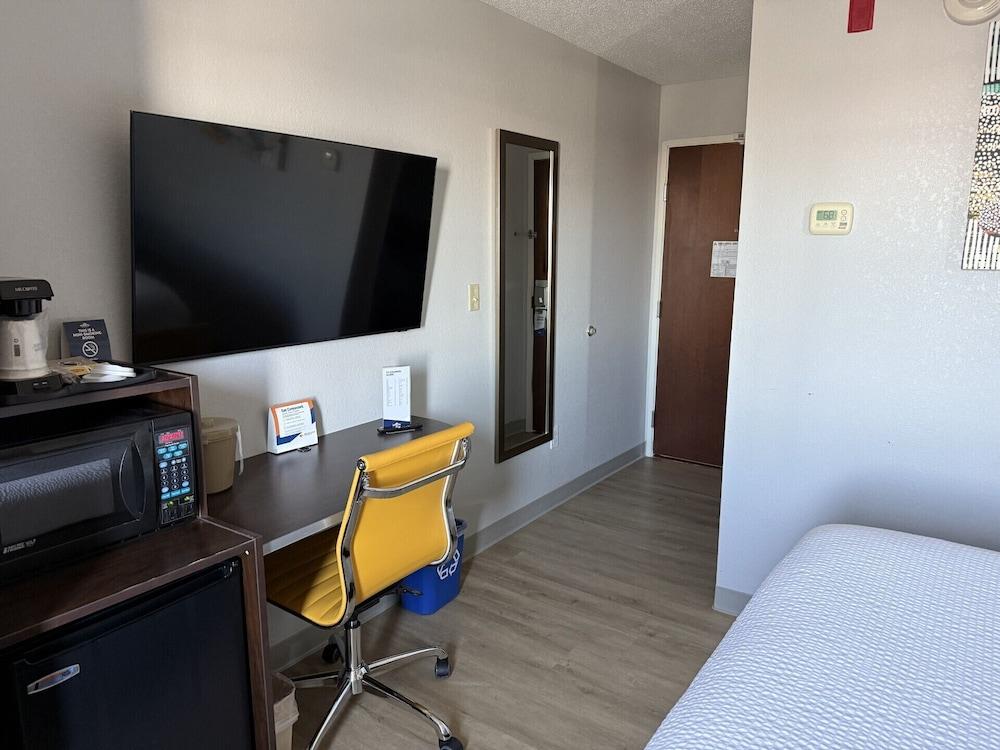 Microtel Inn & Suites by Wyndham Wheeling at Highlands