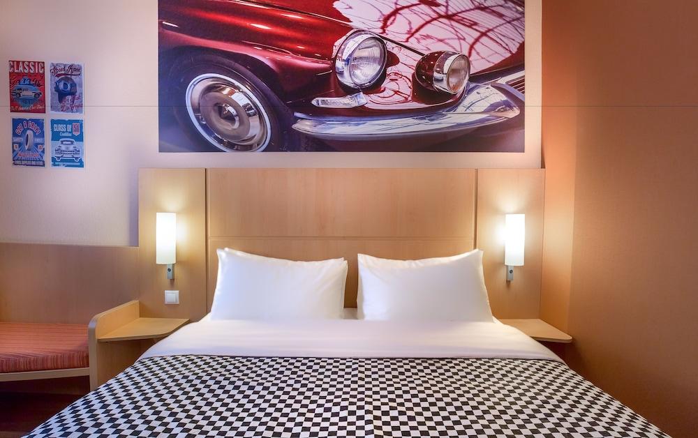 ibis Warszawa West Station