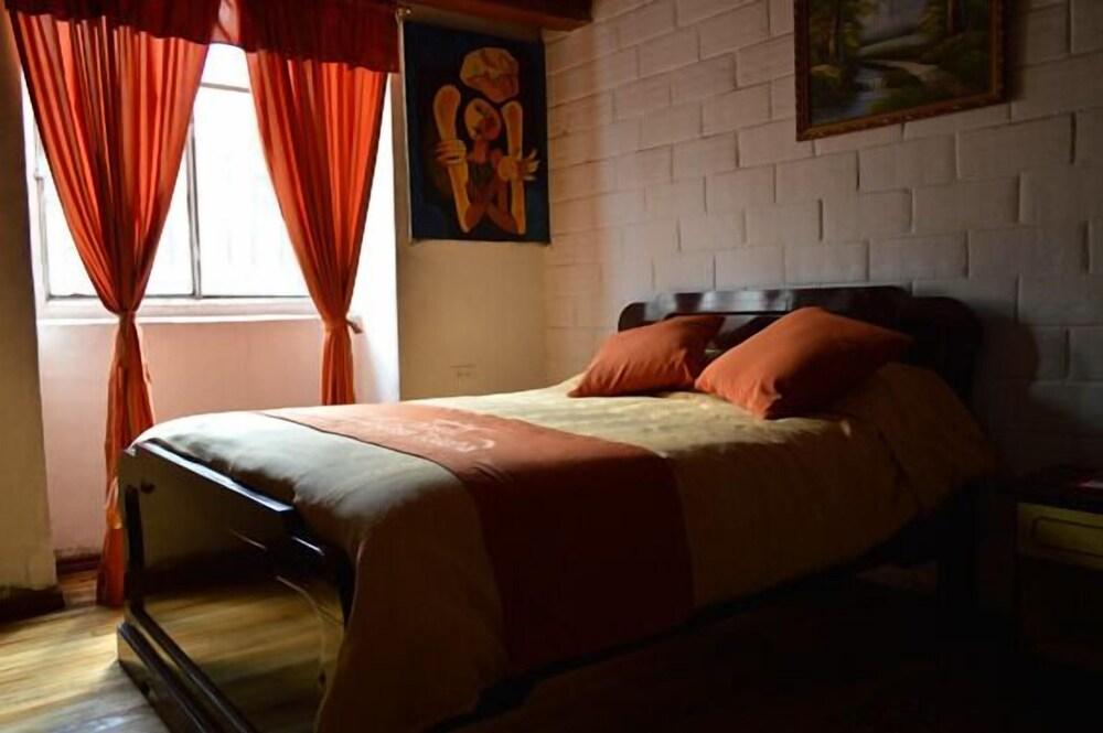 Hostal La Casa Toleña