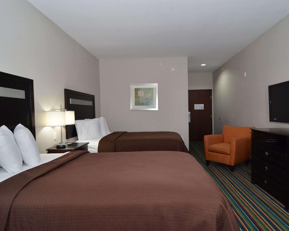 Quality Inn & Suites Kenedy - Karnes City