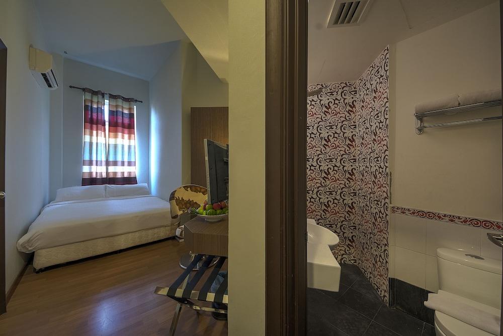 Arenaa Deluxe Boutique Hotel