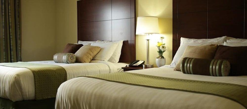 Cobblestone Hotel & Suites - Wayne