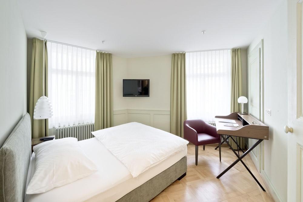 BLUME. - Baden Hotel & Restaurant