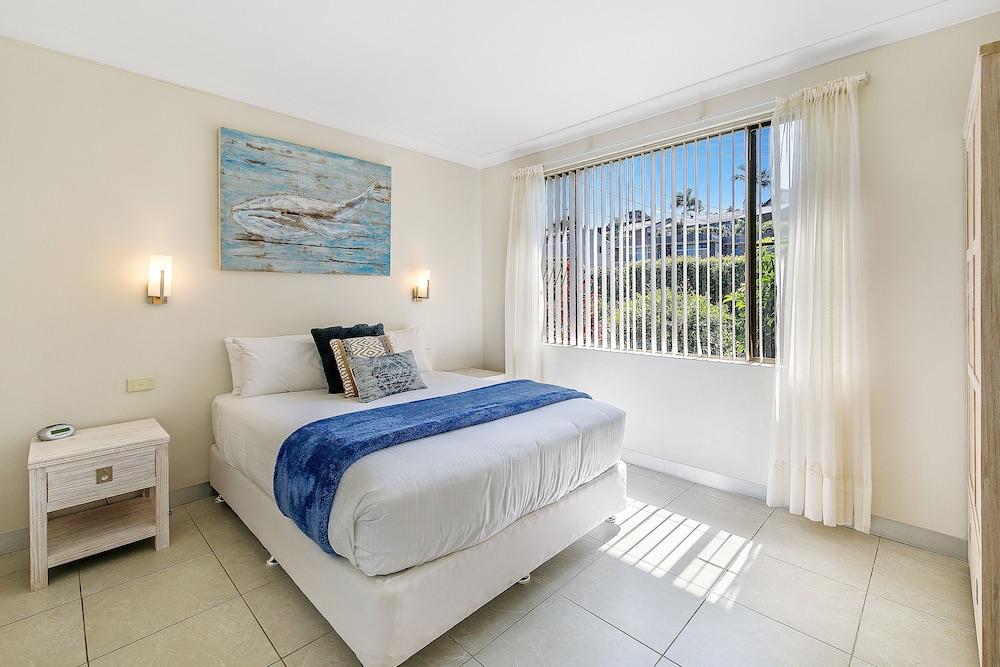 Smugglers on the Beach