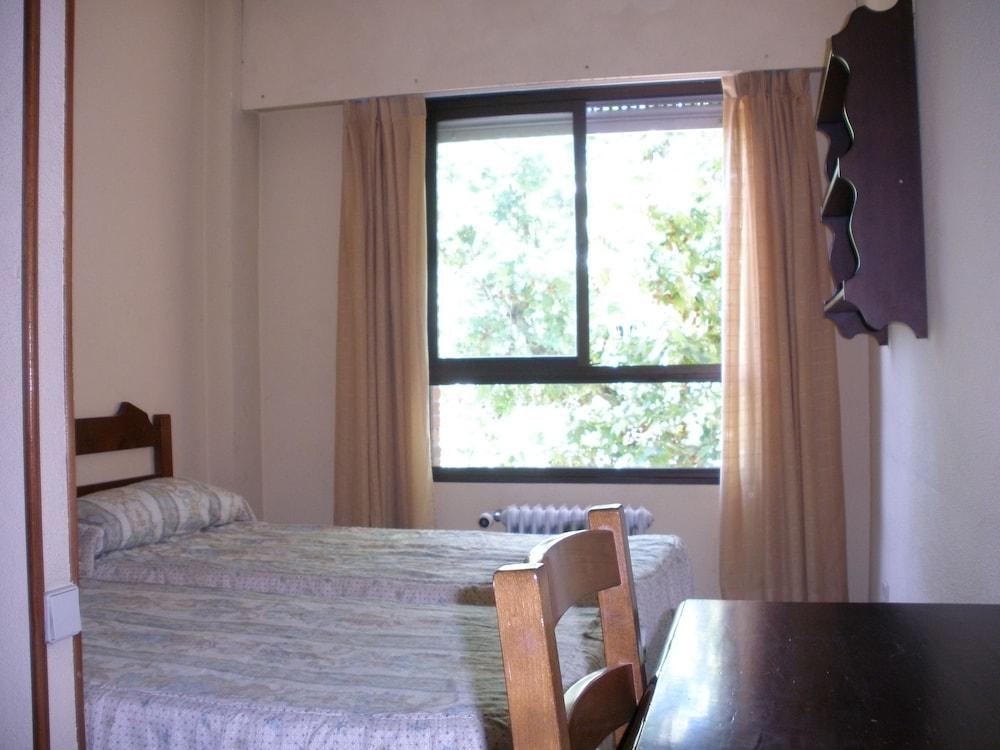 Hispania Residence - Hostel