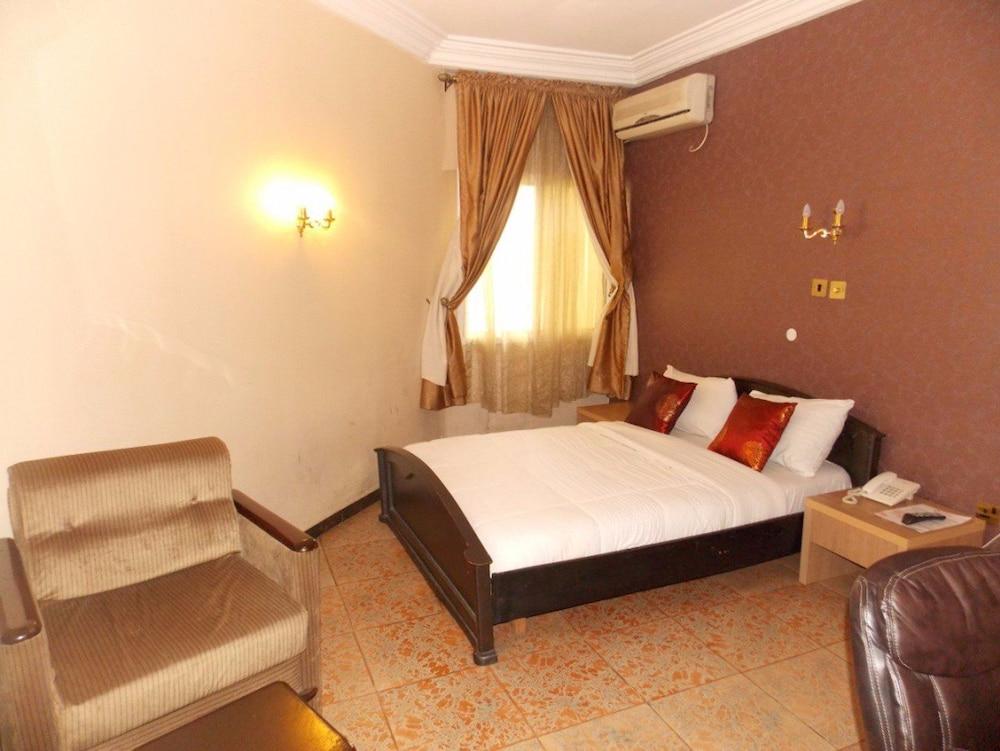 Thornberry Savannah Suite Hotel