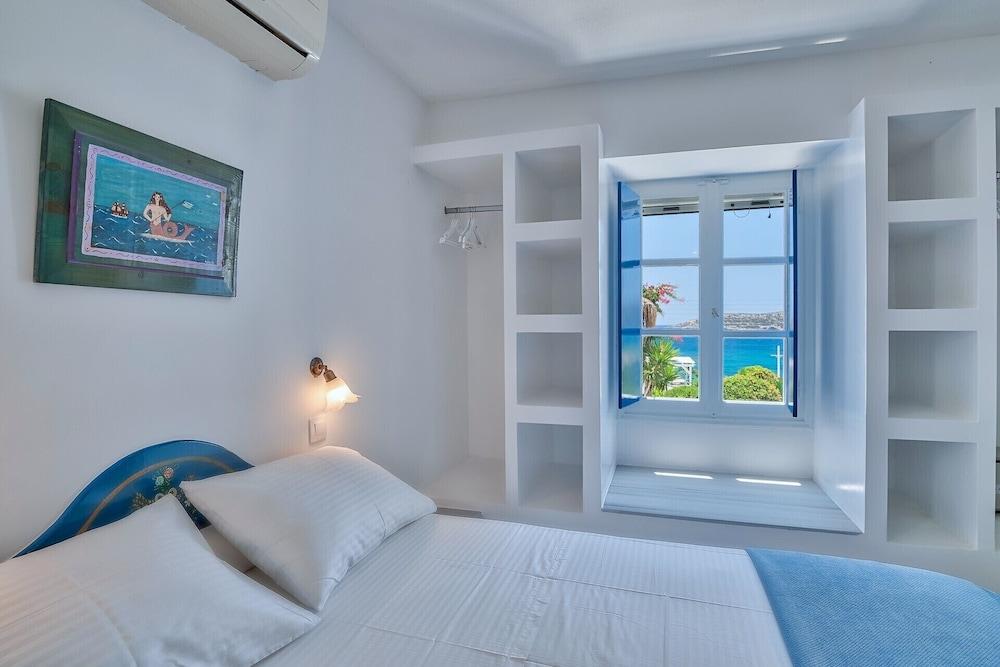 Blue Dolphin Antiparos Villas and Suites
