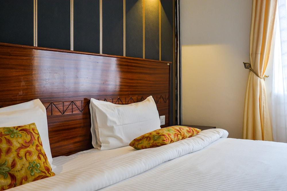 Brickwood Apartments