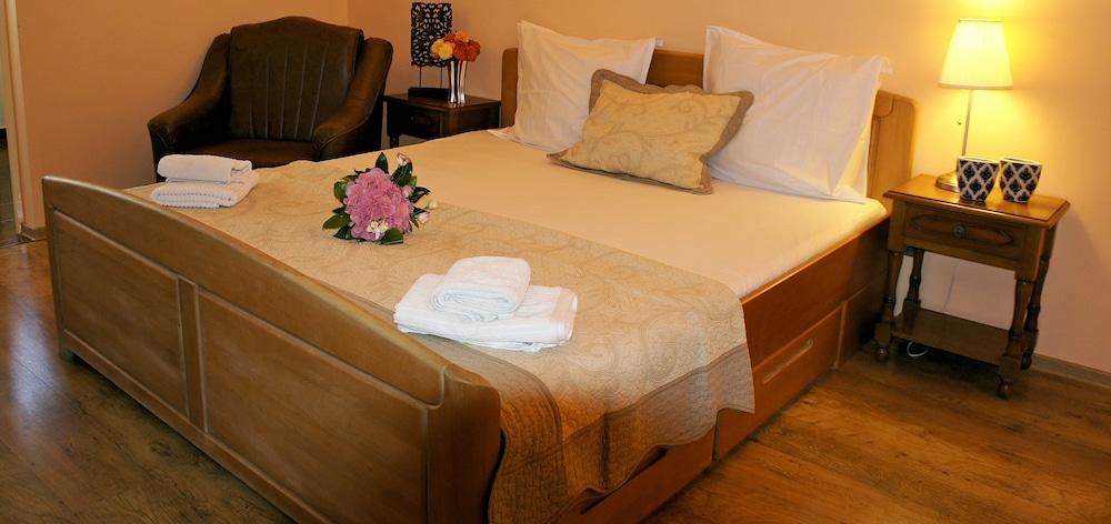 Agentia H Accommodation