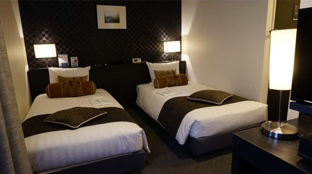 Hamilton Hotel Black