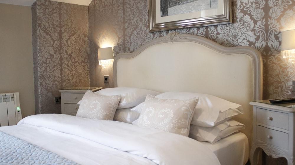 Bowness Bay Suites - Adults only