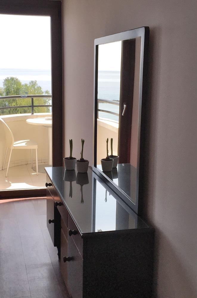 Pigeon Beach Hotel Apartments