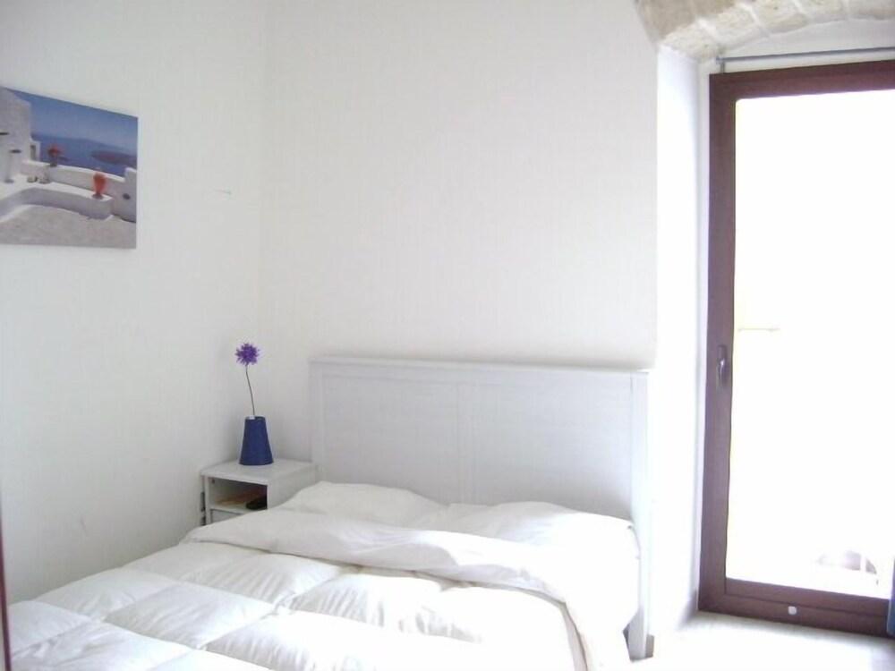 Saint Nicholas Plaza