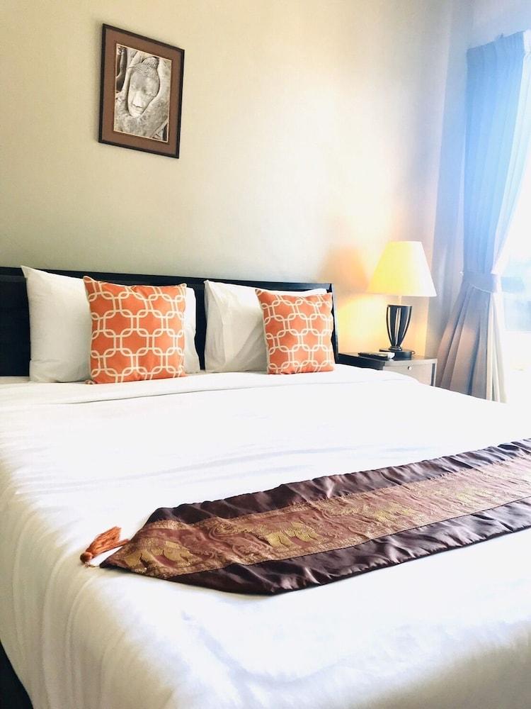 The Green Plaza Hotel