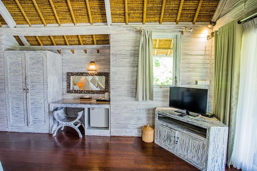 Lembongan Bay Shore Huts