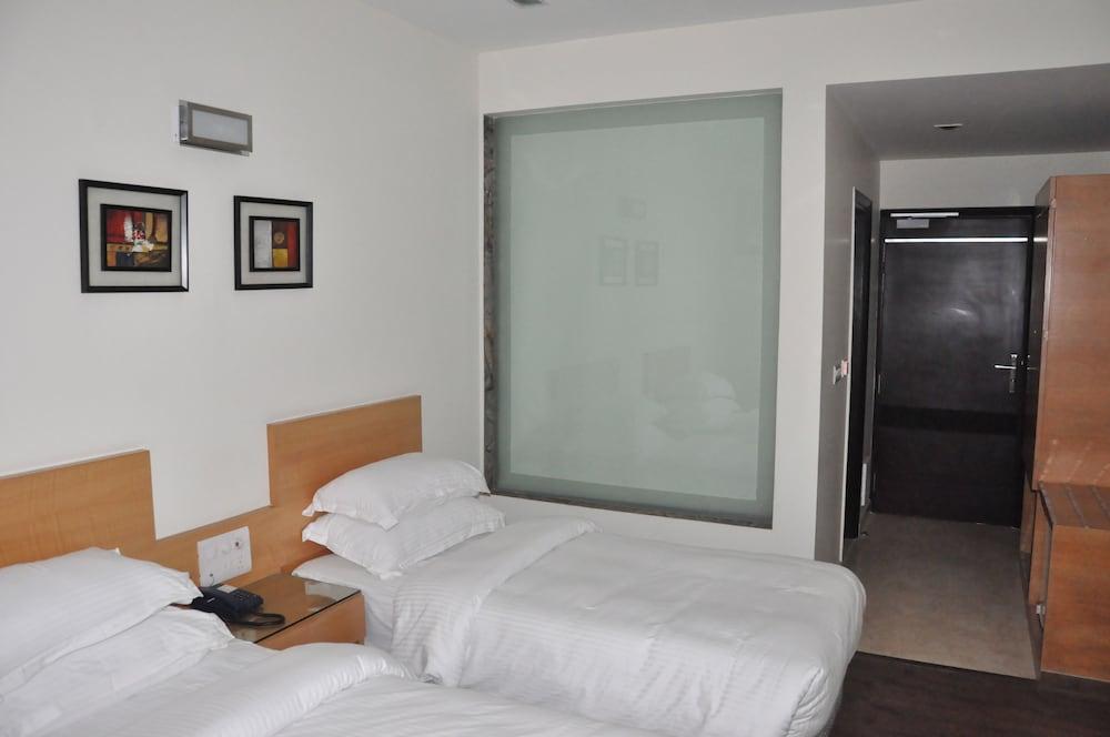 Hotel Metropolitan Karol Bagh