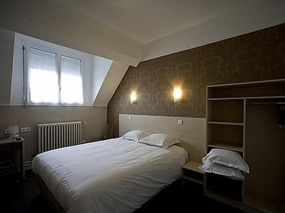 Logis Hôtel Le Chene Dore