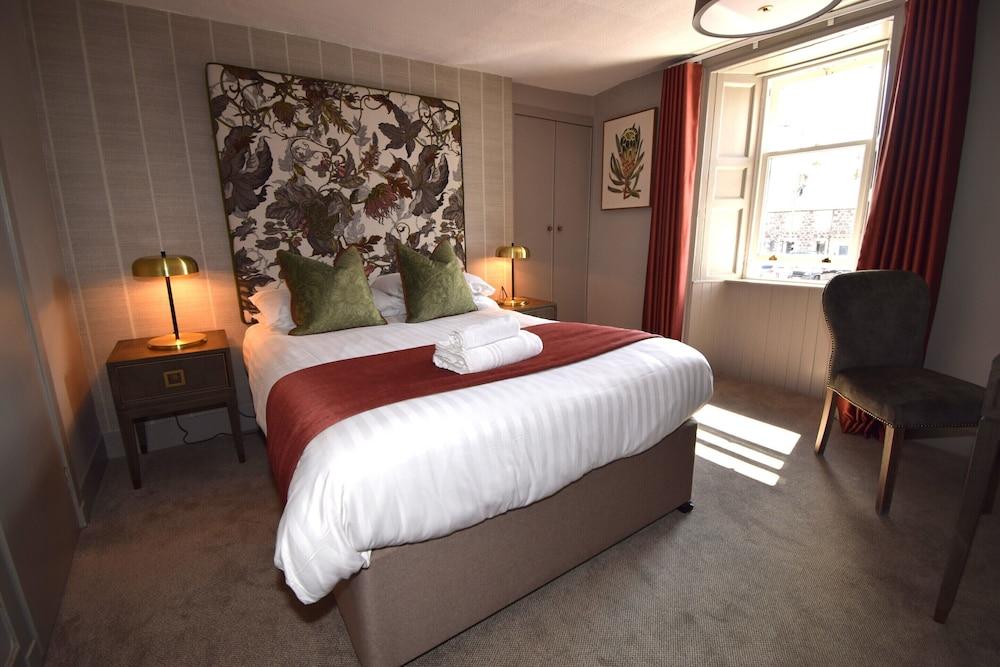 The Elphinstone Hotel