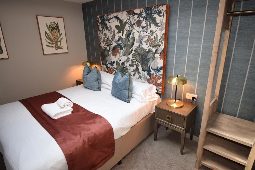 The Elphinstone Hotel