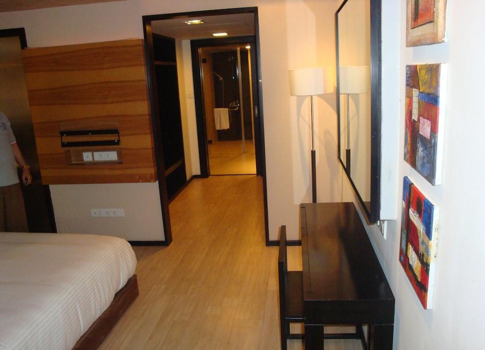 Davanam Sarovar Portico Suites Bengaluru