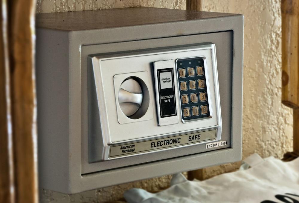 Easy Diving and Beach Resort