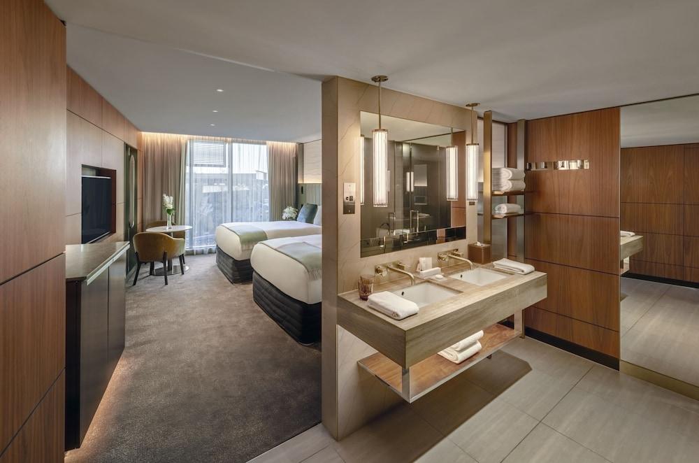 The Darling at the Star