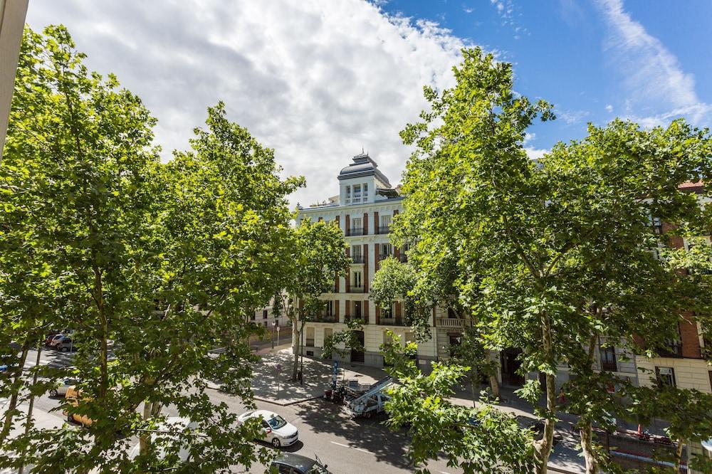 Petit Palace Lealtad Plaza