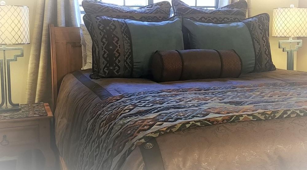 Adobe Inn at Cascade