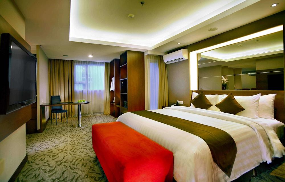 Aston Pluit Hotel & Residence