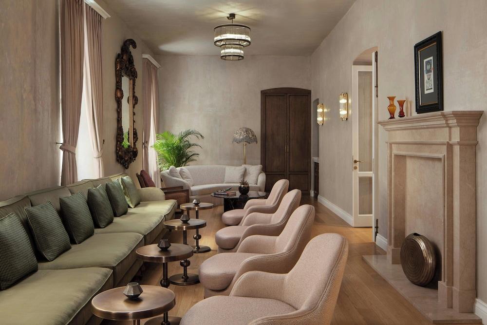 Adahan DeCamondo Pera, Autograph Collection