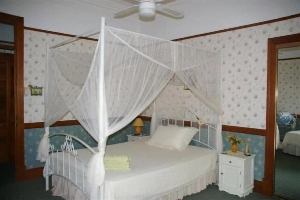 Riviera Bed and Breakfast