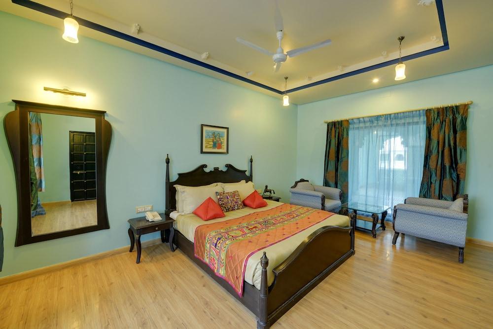 juSTa Lake Nahargarh Palace