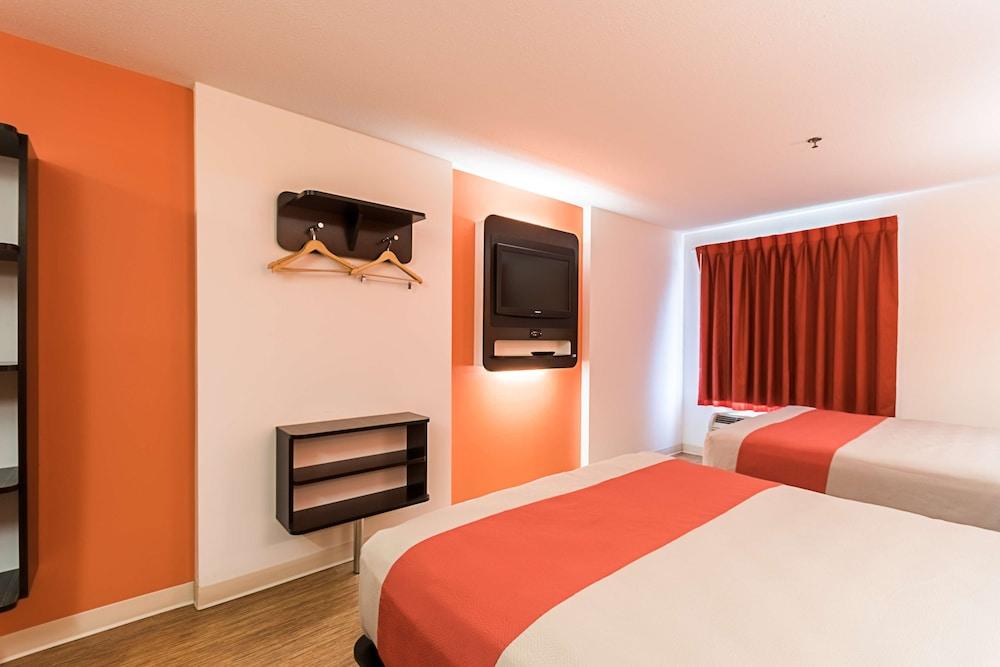 Motel 6 Moosomin, SK