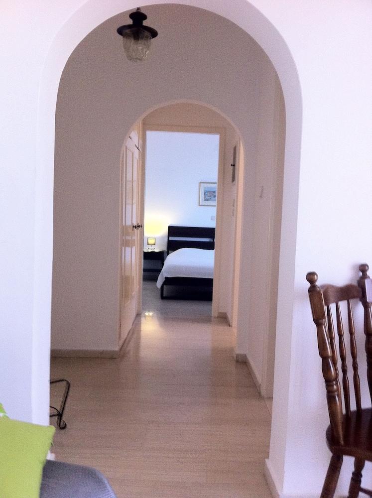 Chris Studios & Apartments