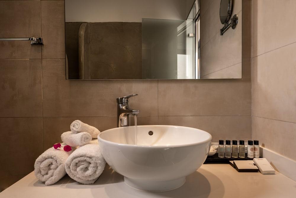 Splendour Hotel and Suites