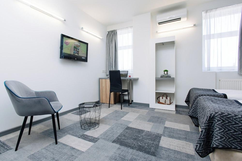 Amarant Stay by C.H.M