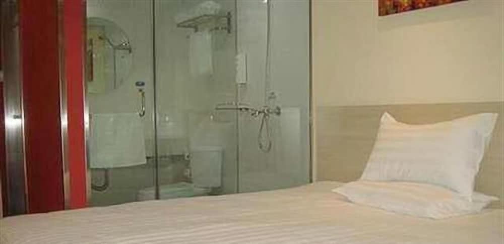 Hanting Express Qidong Jianghai Middle Road