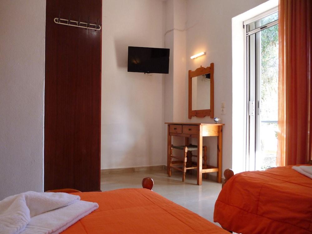 Kostas Apartments & Studios