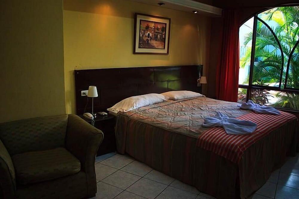 La Posada de Lobo Hotel & Suites